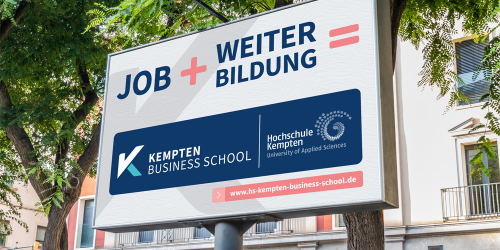 Ein Werbeplakat, das für das Angebot der Business School Kempten wirbt