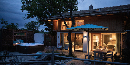 Gemütliches Holzhaus mit Whirlpool und Terrasse auf dem Bio-Natur-Hof Gottenau